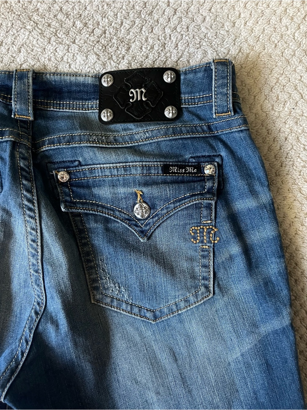 Miss Me vtg y2k Women's Straight Leg Faded Blue Jeans with studded pockets - Picture 11 of 16